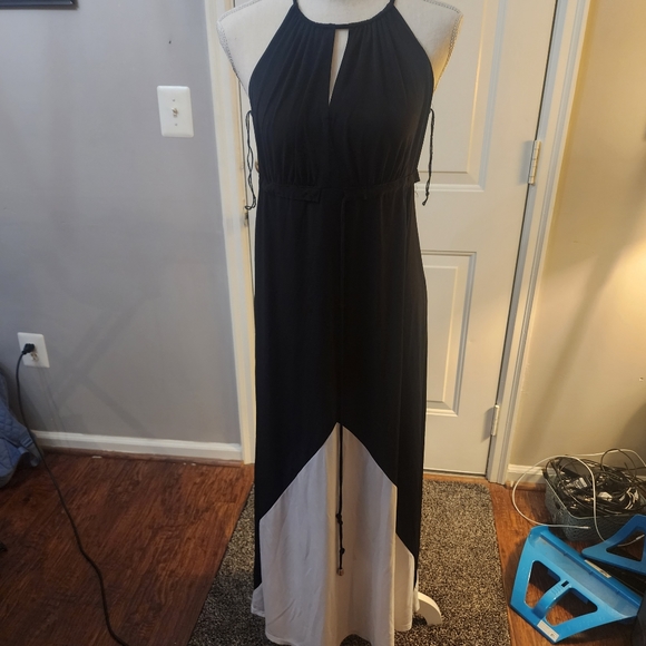Black and White Maxi Dress - Picture 1 of 3